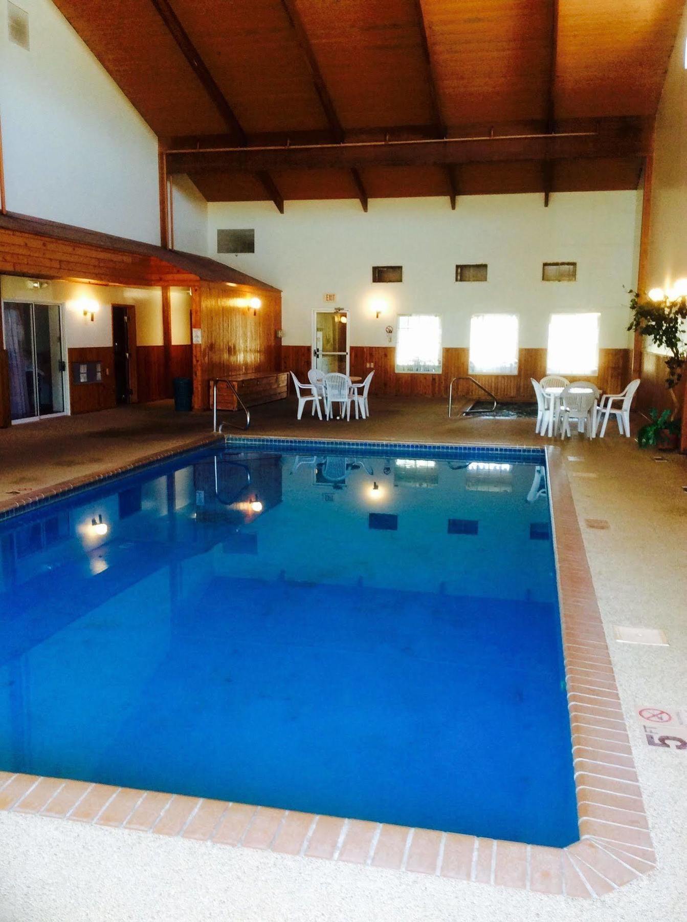 Forty Club Inn Deerwood Exteriér fotografie